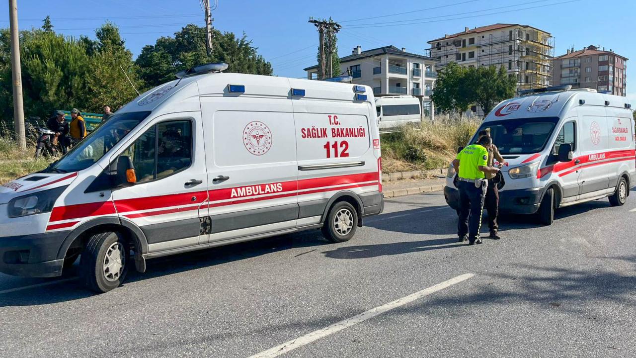 Afyonkarahisar-Uşak Kara Yolu Üzerinde Zincirleme Kaza: 3 Araç Birbirine Girdi!