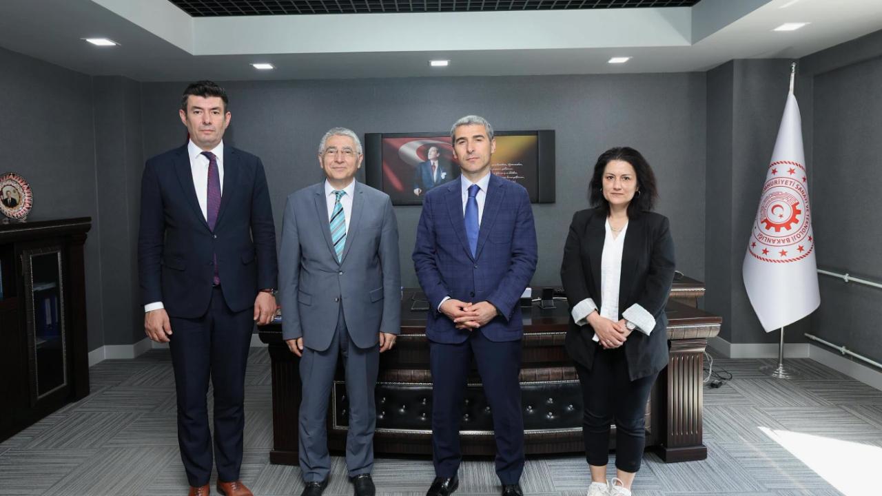 Afyonkarahisar Valisi Naci Aktaş’tan Sanayi ve Teknoloji İl Müdürlüğü’ne Ziyaret