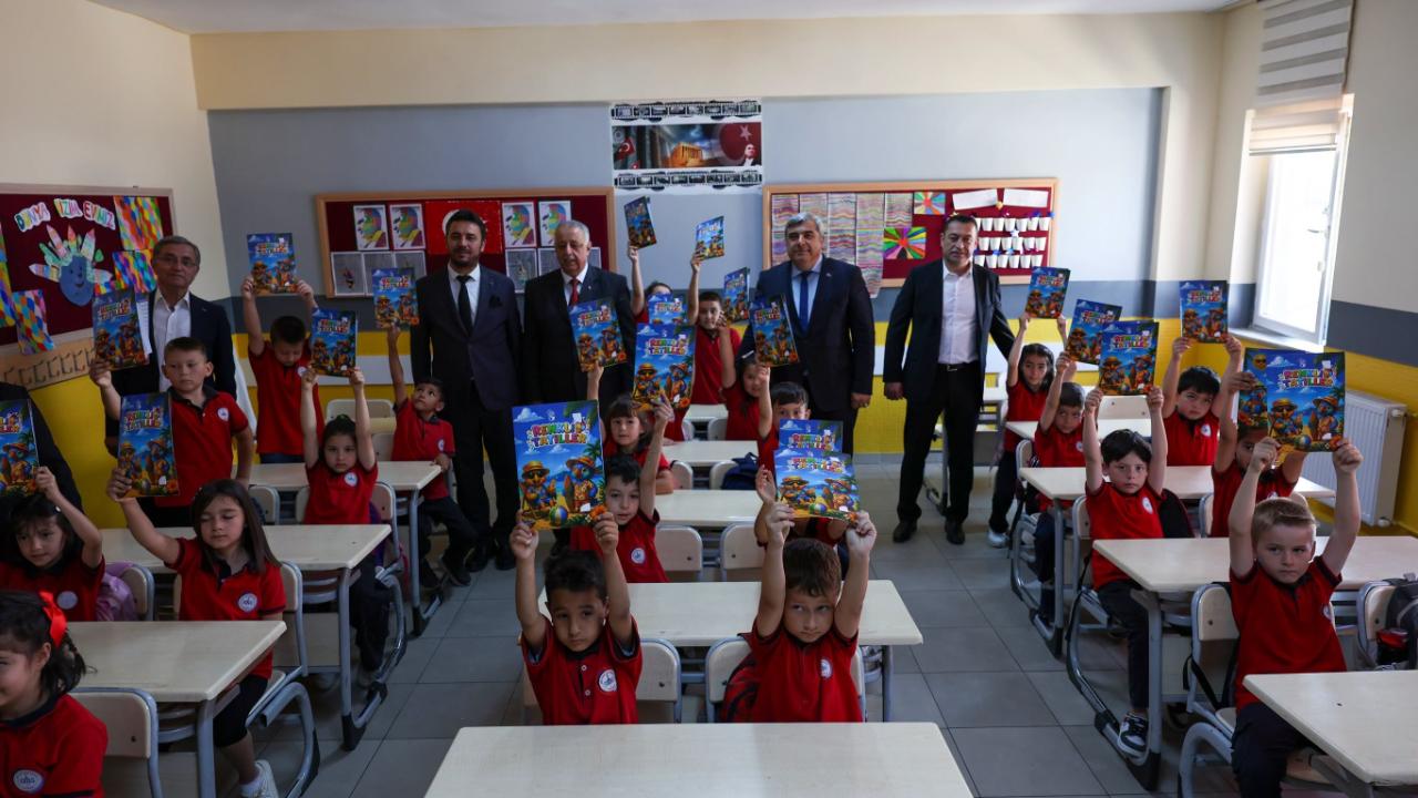 Afyonkarahisar'da 143 Bin Öğrencinin Karne Heyecanı Yaşadı