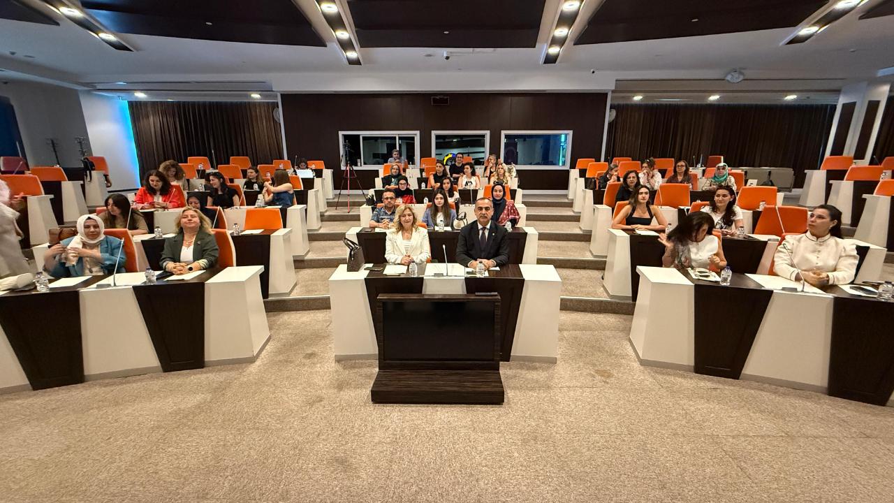 Afyonkarahisar'da Baba ve Kızlarının Başarı Hikayeleri Konuşuldu