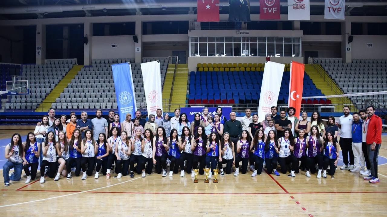 Afyonkarahisar’da Büyük Kadınlar Voleybol Müsabakaları Tamamlandı