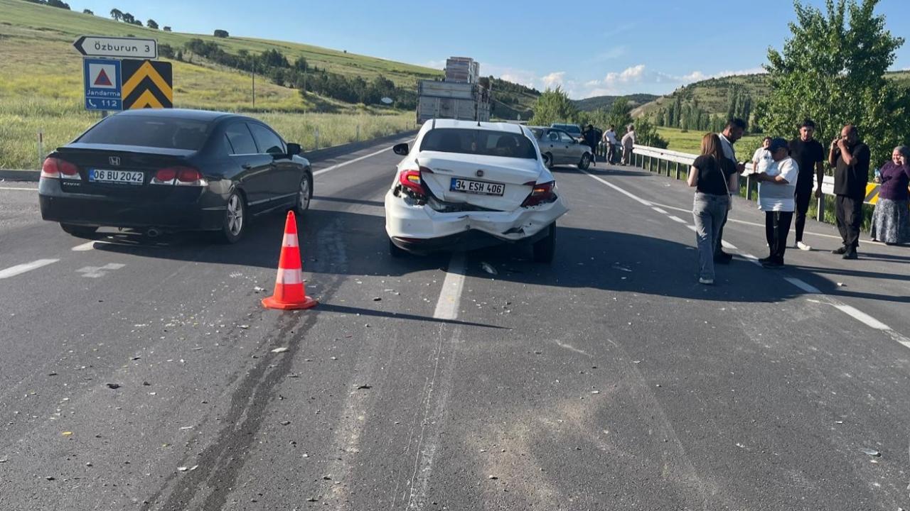 Afyonkarahisar’da İki Araç Çarpıştı: 2 Kişi Yaralandı