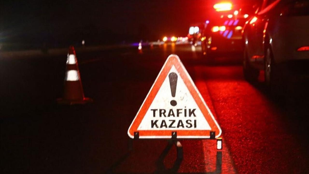 Afyonkarahisar’da İki Hafif Ticari Araç Çarpıştı: 8 Kişi Yaralandı