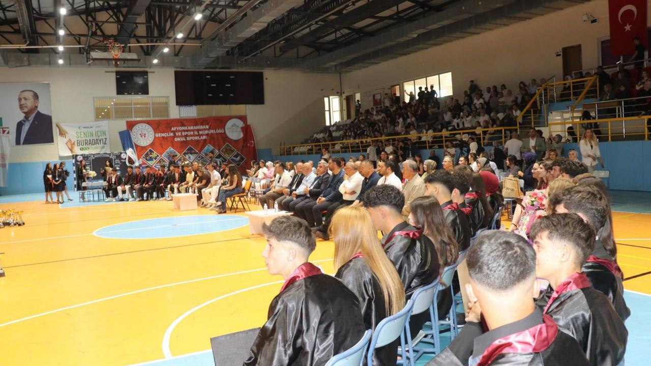 Afyonkarahisar’da Mezuniyet Coşkusu Ve Başarı Gururu Bir Arada Yaşandı