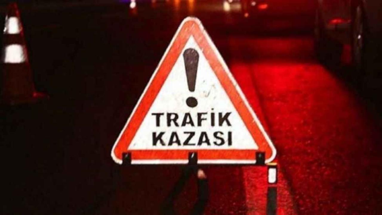 Afyonkarahisar’da Otomobil Ağaca Çarptı: 4 Kişi Yaralandı