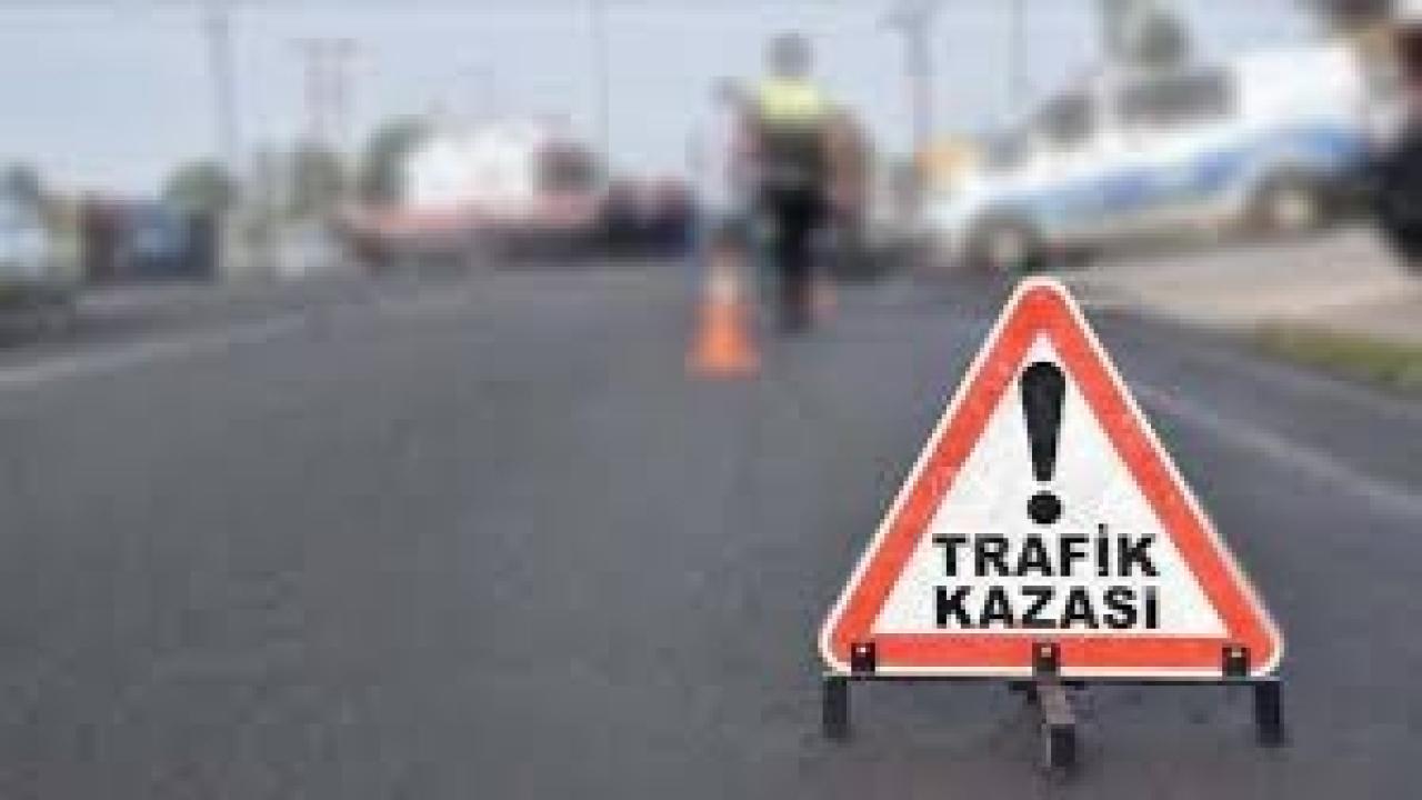Ağrı’da Feci Kaza: Park Halindeki Tıra Çarpan Otomobilde 2 Kişi Hayatını Kaybetti