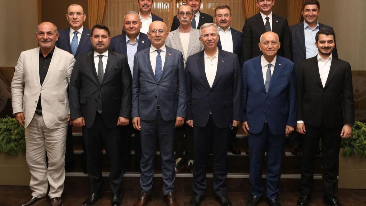 Ankara’da Siyasi Kulisler Hareketlendi: Satılmış Karakoç Dahil 4 CHP’li Belediye Başkanı Ak Parti’ye Mi Geçiyor?