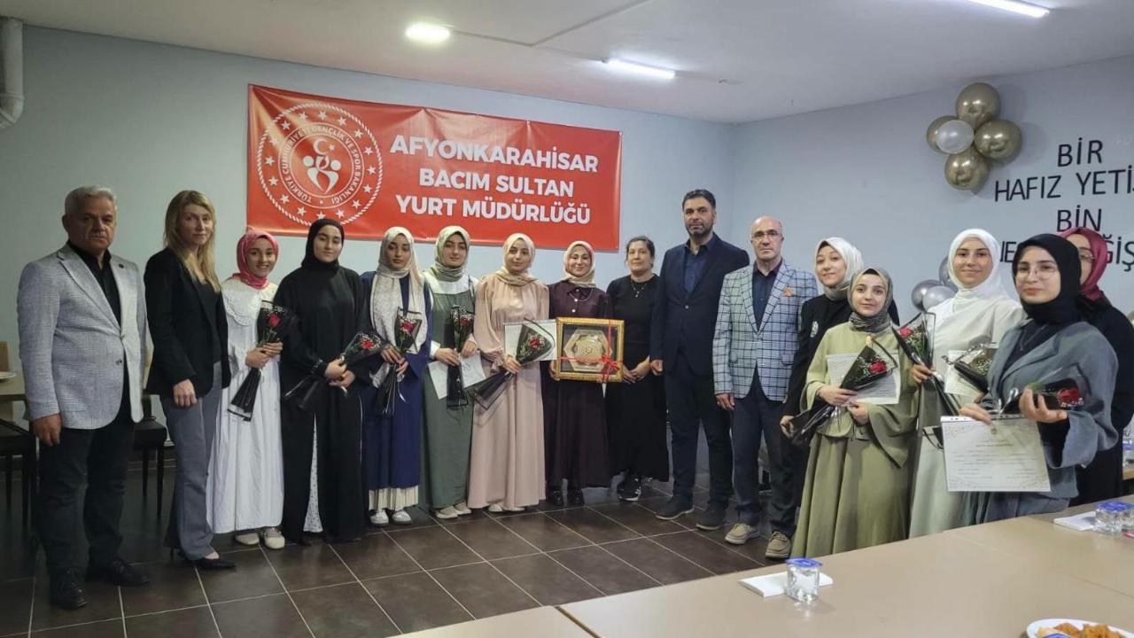 Bacım Sultan KYK Yurdu’nda Kur’an-ı Kerim ve Hafızlık Kursu Coşkuyla Tamamlandı