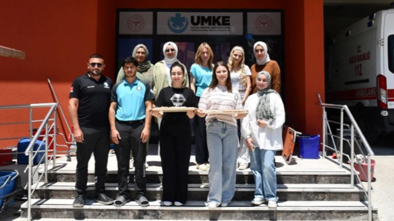 Bacım Sultan Yurdu Öğrencileri Aşure Bereketini Paylaştı