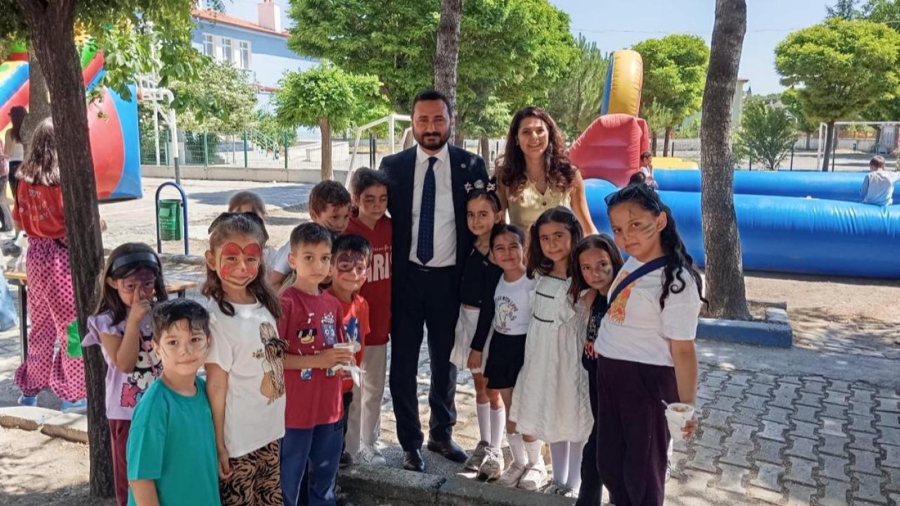 Başkan Ölmez Çocukların Karne Sevincine Ortak Oldu