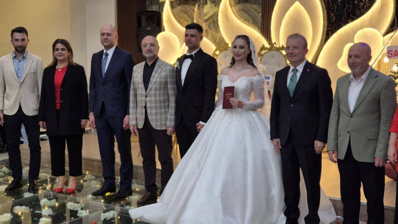 Başkan Şahin, Burçin ve İbrahim Çiftinin Nikâh Şahidi Oldu