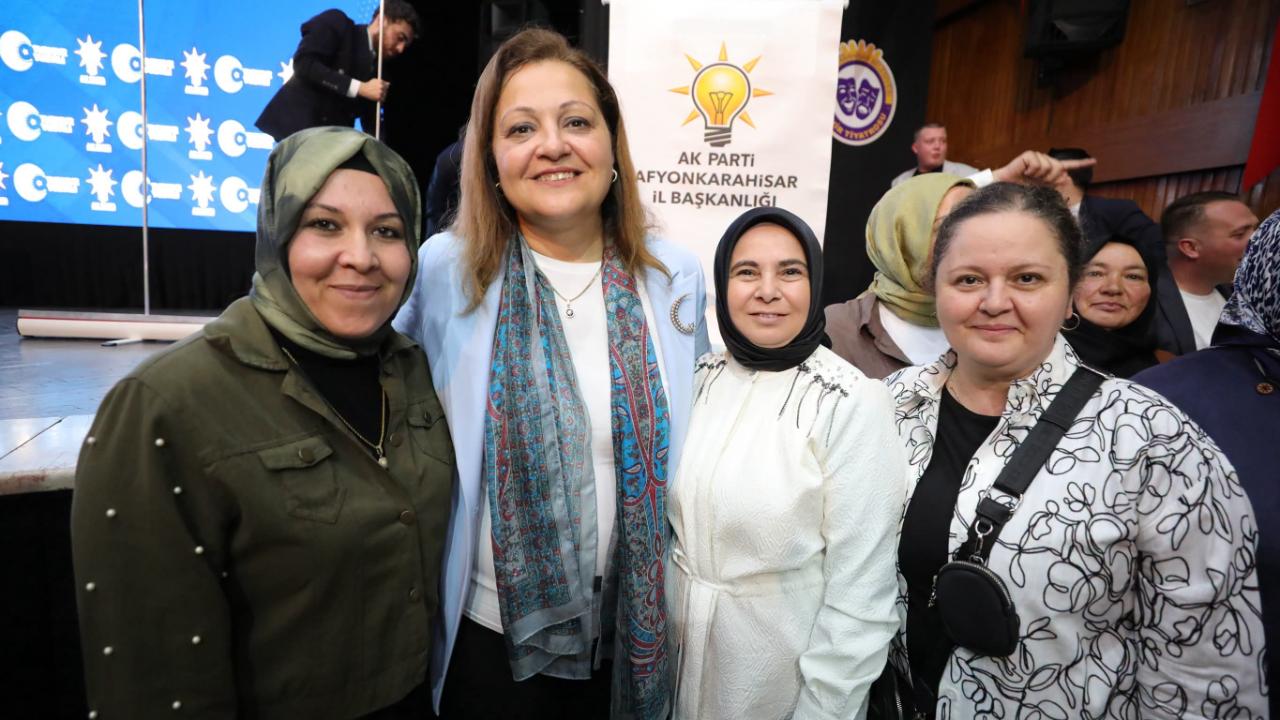 Burcu Köksal’a Büyük İlgi!