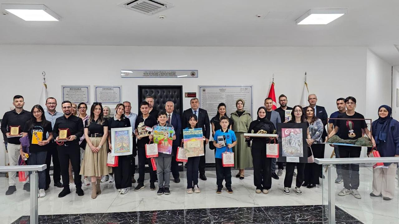 “Dilimizin Zenginlikleri” Projesinde Başarı Gösteren Öğrenciler Ödüllerini Aldı