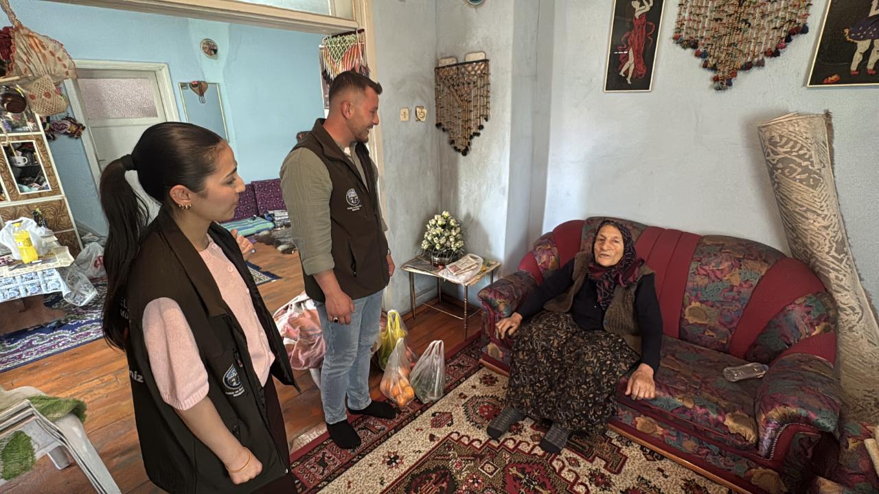 Emirdağ’da Örnek Proje: Yaşlıların İhtiyaçları Telsizle Belediye Ekiplerine Ulaşıyor