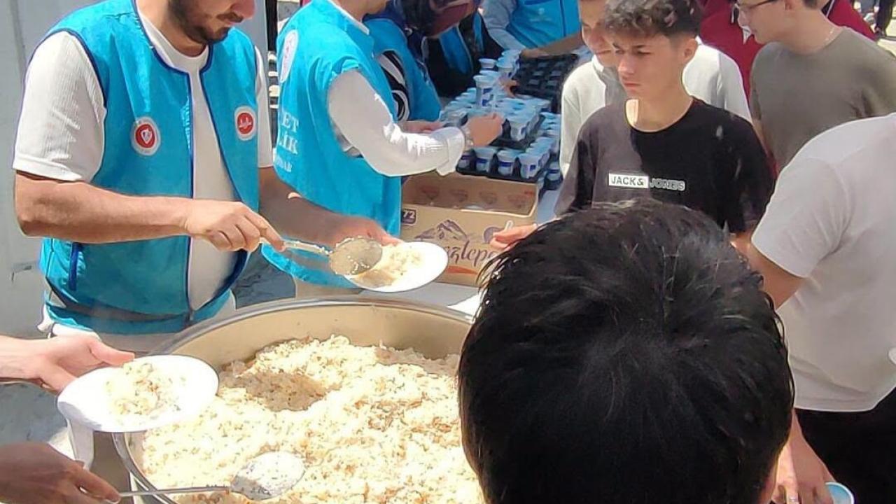 İmaret Camii’nde Yıl Sonu Şenlikleri Coşkusu: Çocuklar Manevi Değerlerle Buluştu