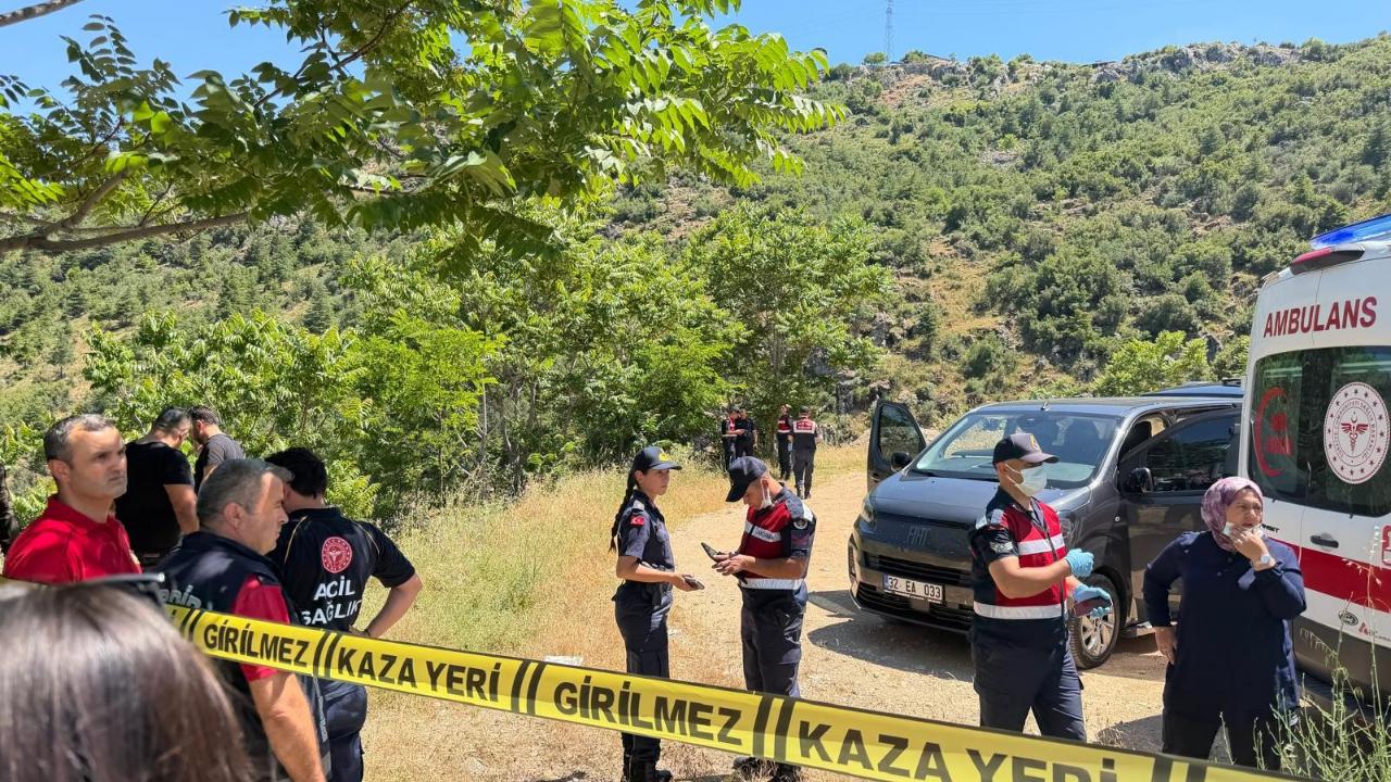 Isparta’daki Araçta Ölüm Olayında Gelişmeler: Afyonkarahisarlı Genç Son Yolculuğuna Uğurlanacak