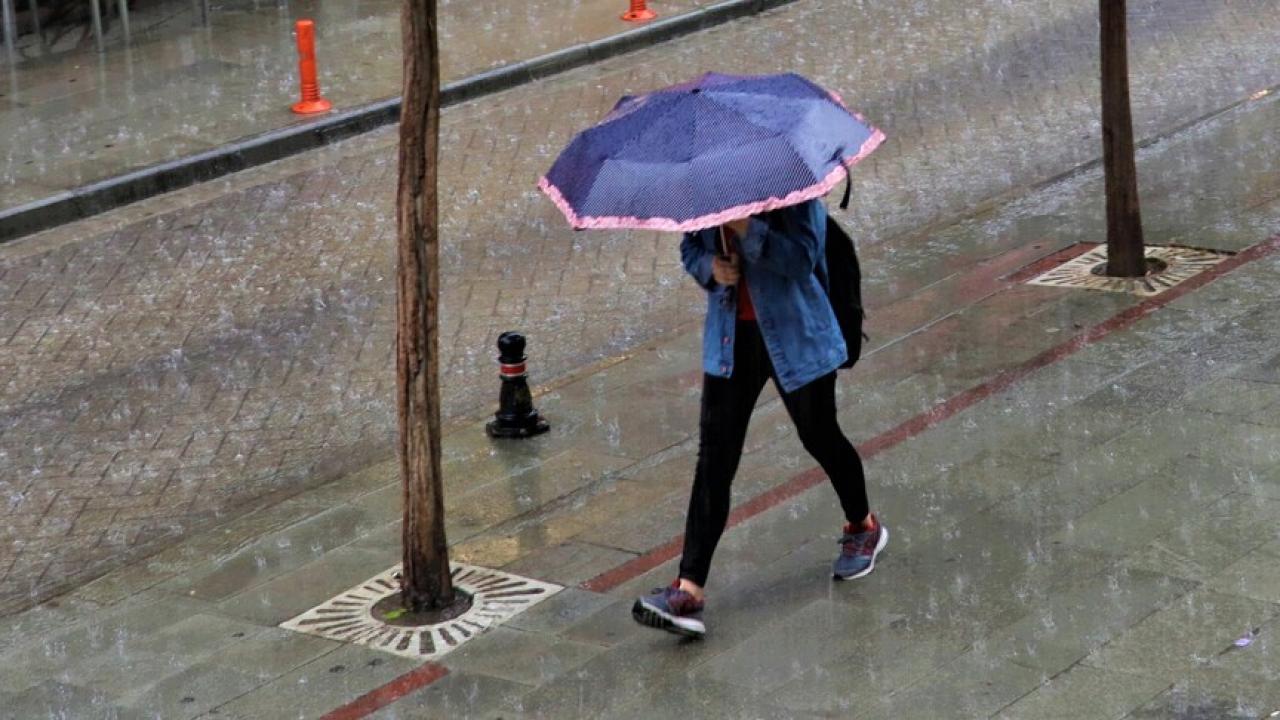 Meteoroloji'den Çok Sayıda İl İçin Sağanak ve Fırtına Uyarısı