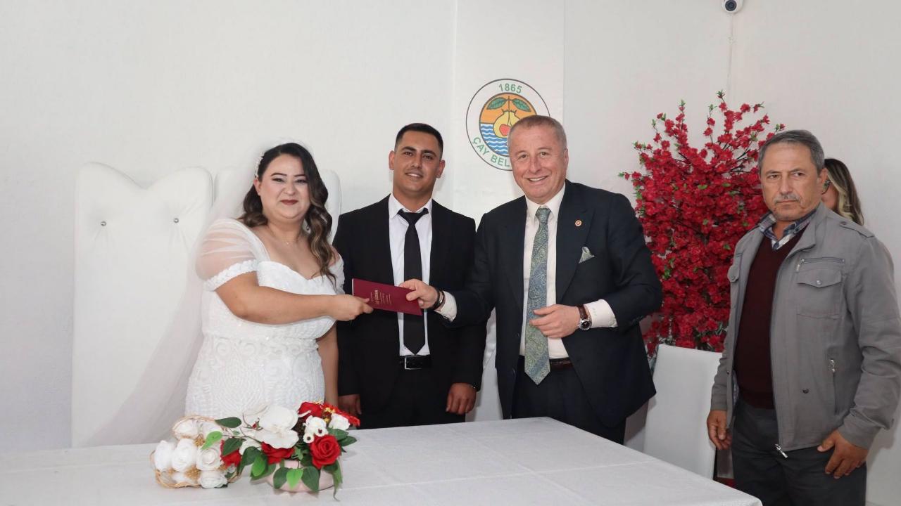 Milletvekili Olgun, Emre Serin ve Pınar Aysal’ın Nikâh Sevincine Ortak Oldu