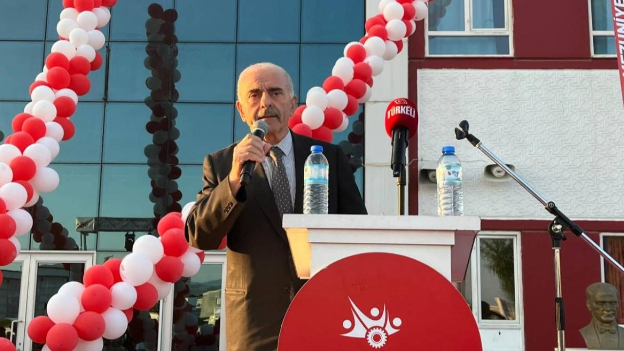 Müdür Çakal'dan Mezunlara Altın Nasihat: "Hayalleriniz Hep Zirve Olsun"