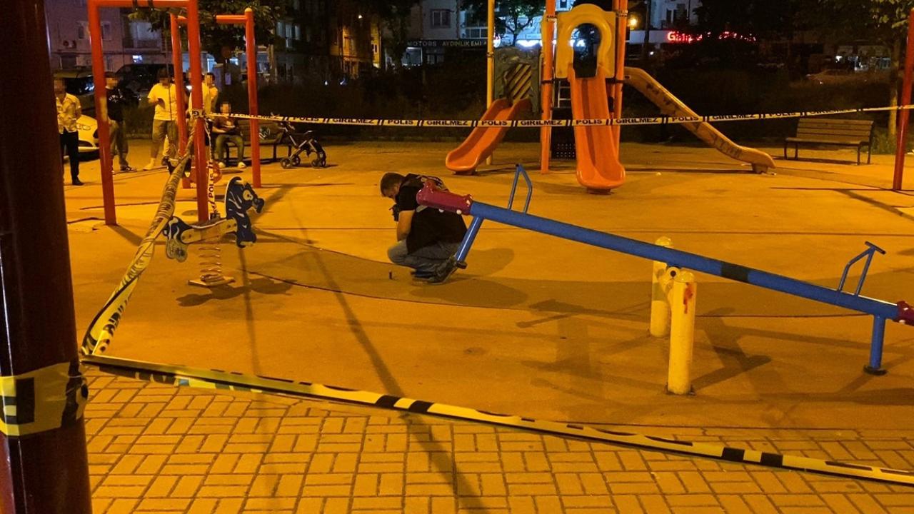 Parktaki Gençlere Pompalı Tüfekle Saldırdı! 10 Yaralı