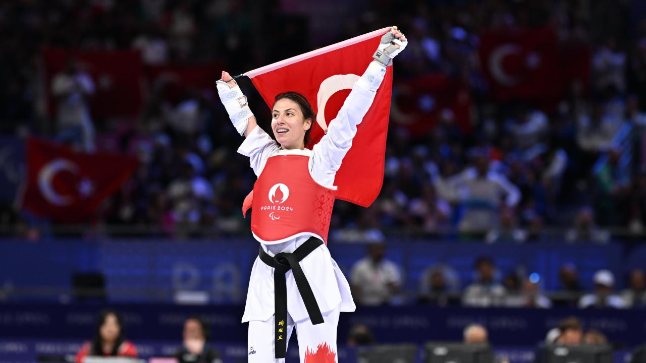 Afyonkarahisarlı Meryem Betül Çavdar’dan Avrupa’da Büyük Başarı