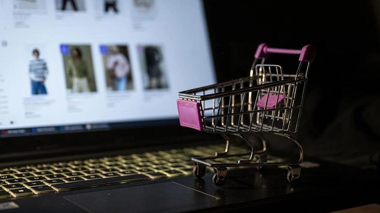 Alışverişte Yeni Dönem Başlıyor! E-Ticarette Yapay Zekâ Dönemi Resmen Başlıyor