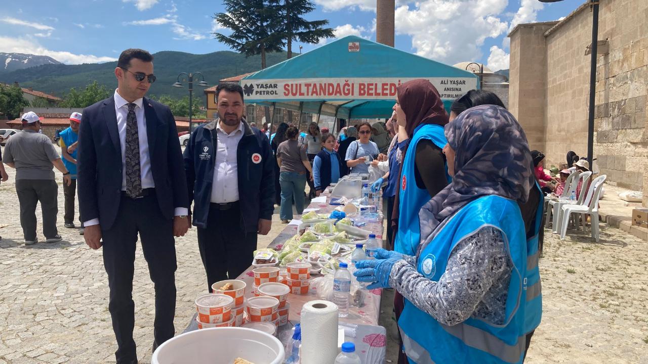 Sultandağı’nda Kur’an Kursu Öğrencileri İçin Hayır Çarşısı Düzenlendi