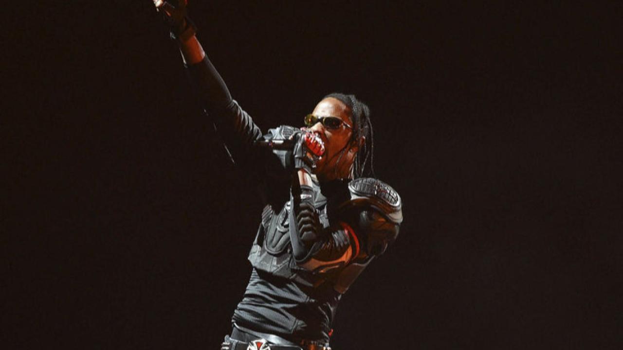 Travis Scott İstanbul Konseri Tartışma Yarattı: 1 Saat Gecikti, 20 Dakikalık Performansı Tepki Çekti