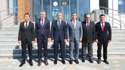 Vali Aktaş Karayolları 31. Şube Şefliğinde Ulaşım Yatırımlarını Görüştü