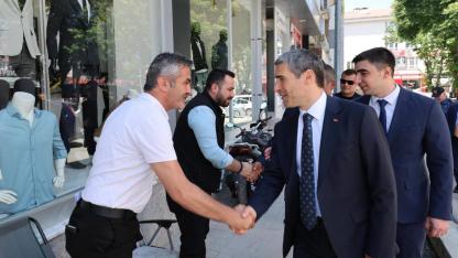 Vali Dr. Naci Aktaş Dinar’da Esnaf ve Vatandaşlarla Buluştu