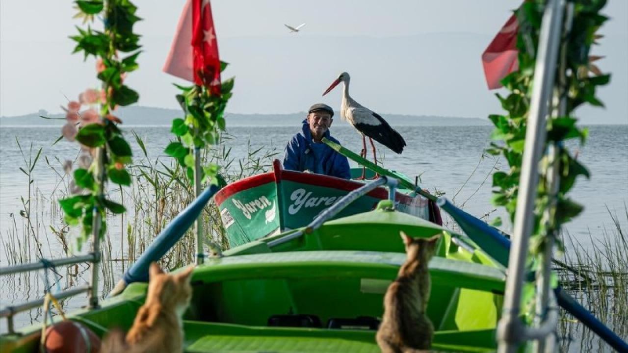 Yıllar Sonra Gelen Sadakat! Nazlı Leylek, 5 Yıl Aranın Ardından Yine Adem Amca’nın Kayığında