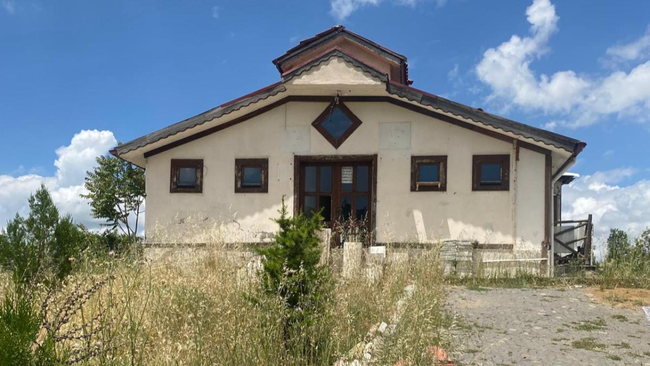 Yörük Türkmen Kültür Merkezi'ne Çirkin Saldırı! Camlar Kırıldı, İçerisi Savaş Alanına Döndü