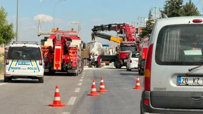 Afyon’da Feci Kaza! Mermer Çamuru Yüklü Tanker Devrildi, Trafik Saatlerce Durdu
