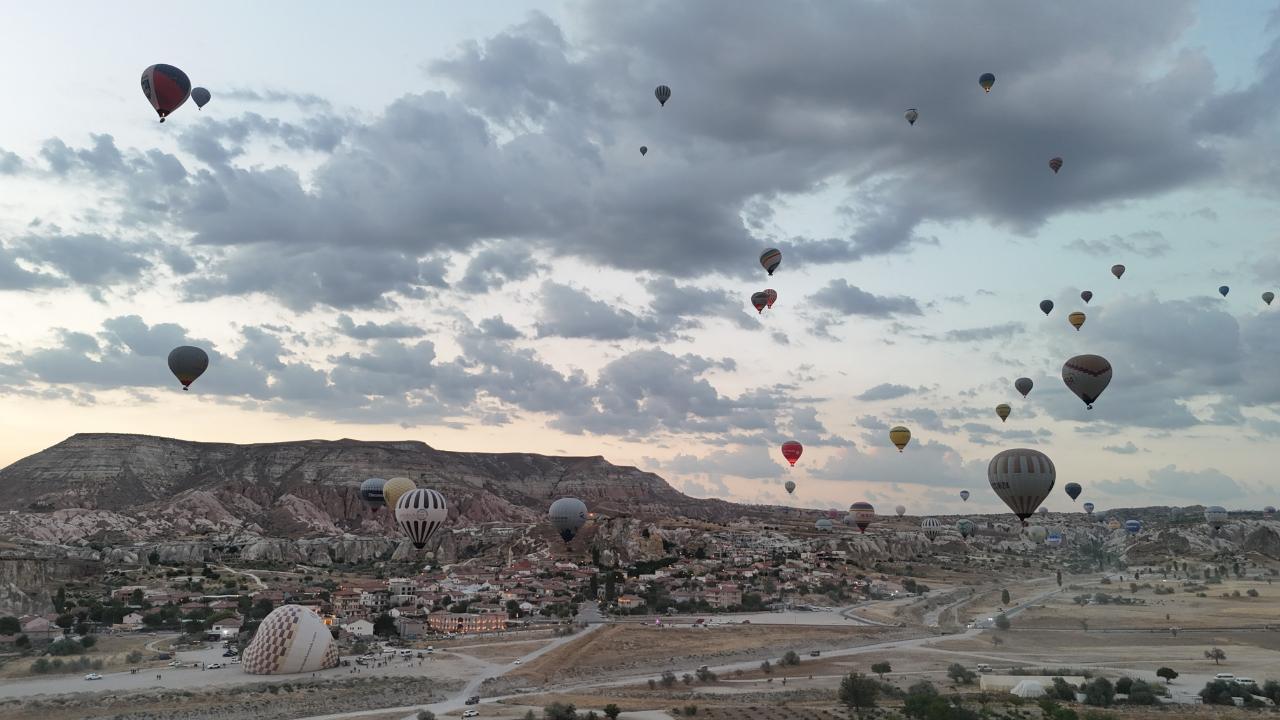 Afyonkarahisar Balon Turizminde Yükselişte: 2026'nın İlk Yarısında 308 Bin Kişi Gökyüzüyle Buluştu