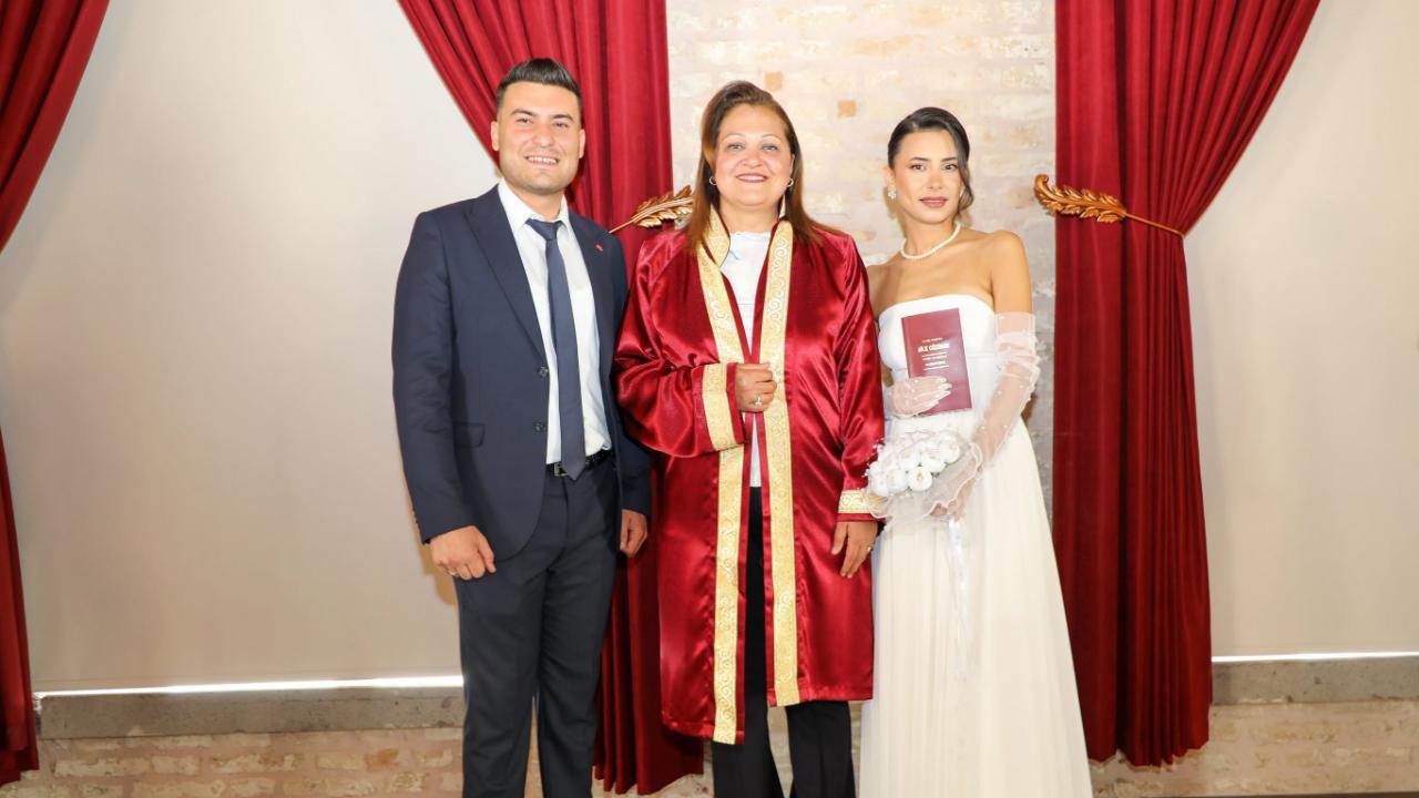 Afyonkarahisar Belediye Başkanı Burcu Köksal, Genç Çiftin Nikâhını Kıydı
