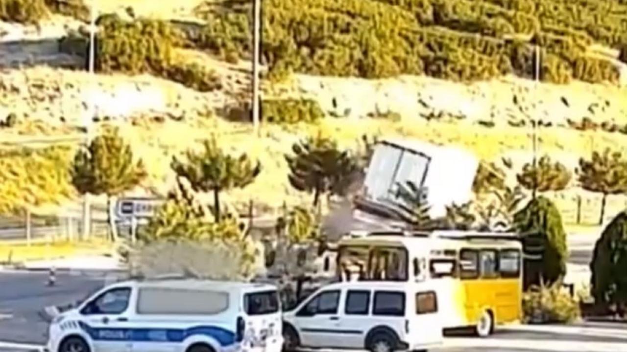Afyonkarahisar-Isparta Karayolunda Tır Devrildi: Sürücü Yaralandı