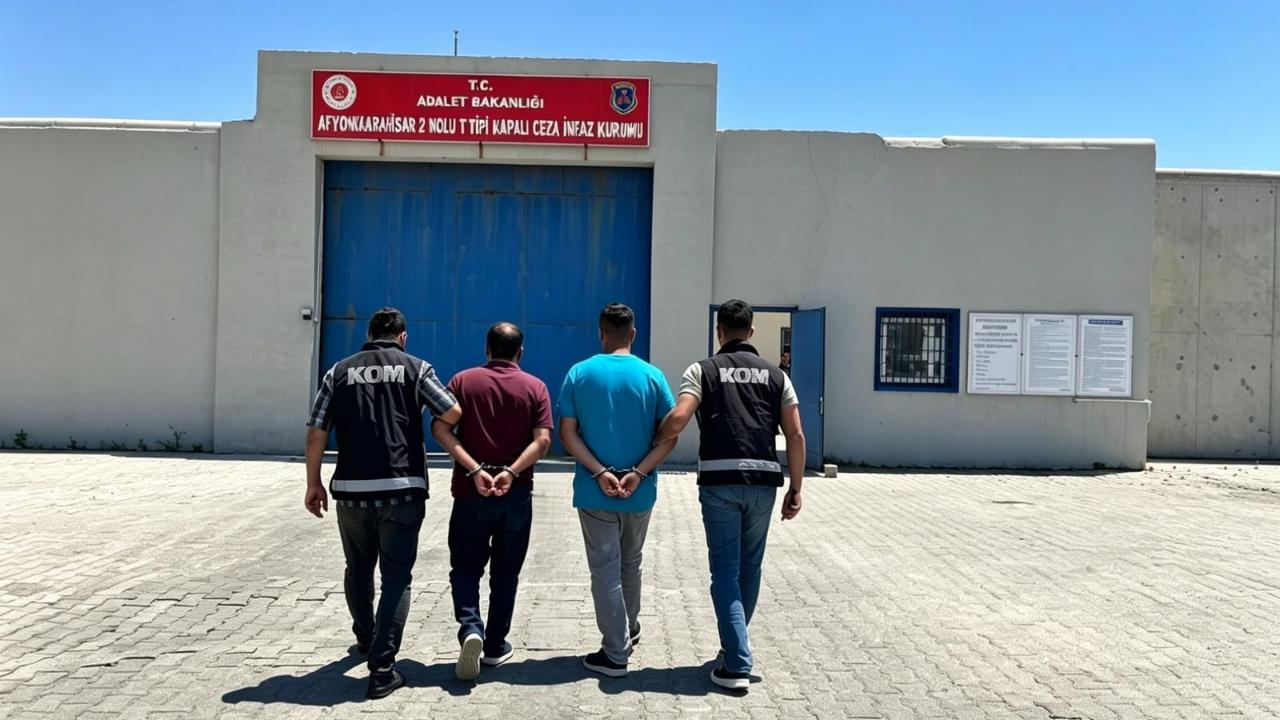 Afyonkarahisar'da Aranan 2 Hükümlü Yakalandı: 5 Yıl Hapis Cezası Bulunuyordu