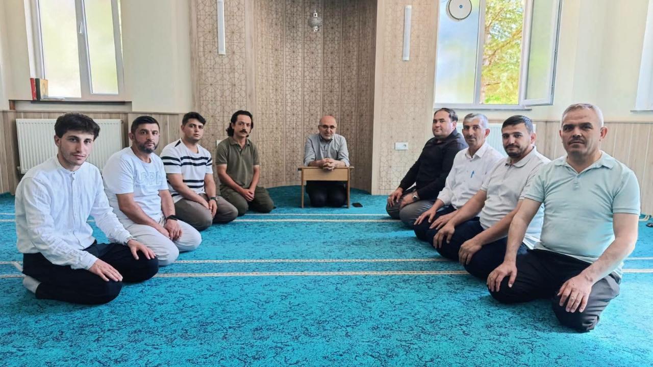 Afyonkarahisar'da Bilgi ve Kültür Buluşması: "Kitap Oku-Yorum" Toplantıları Sürüyor