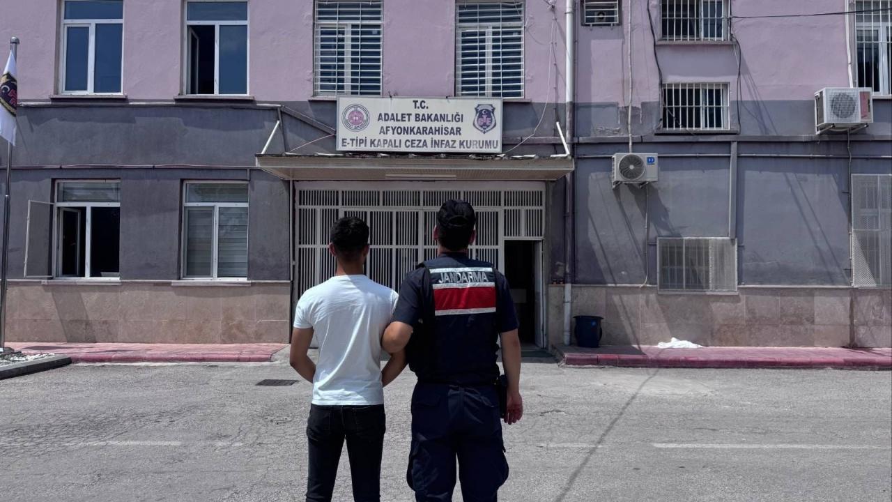 Afyonkarahisar'da Jandarmadan Suçlulara Geçit Yok: Bir Haftada 46 Aranan Şahıs Yakalandı
