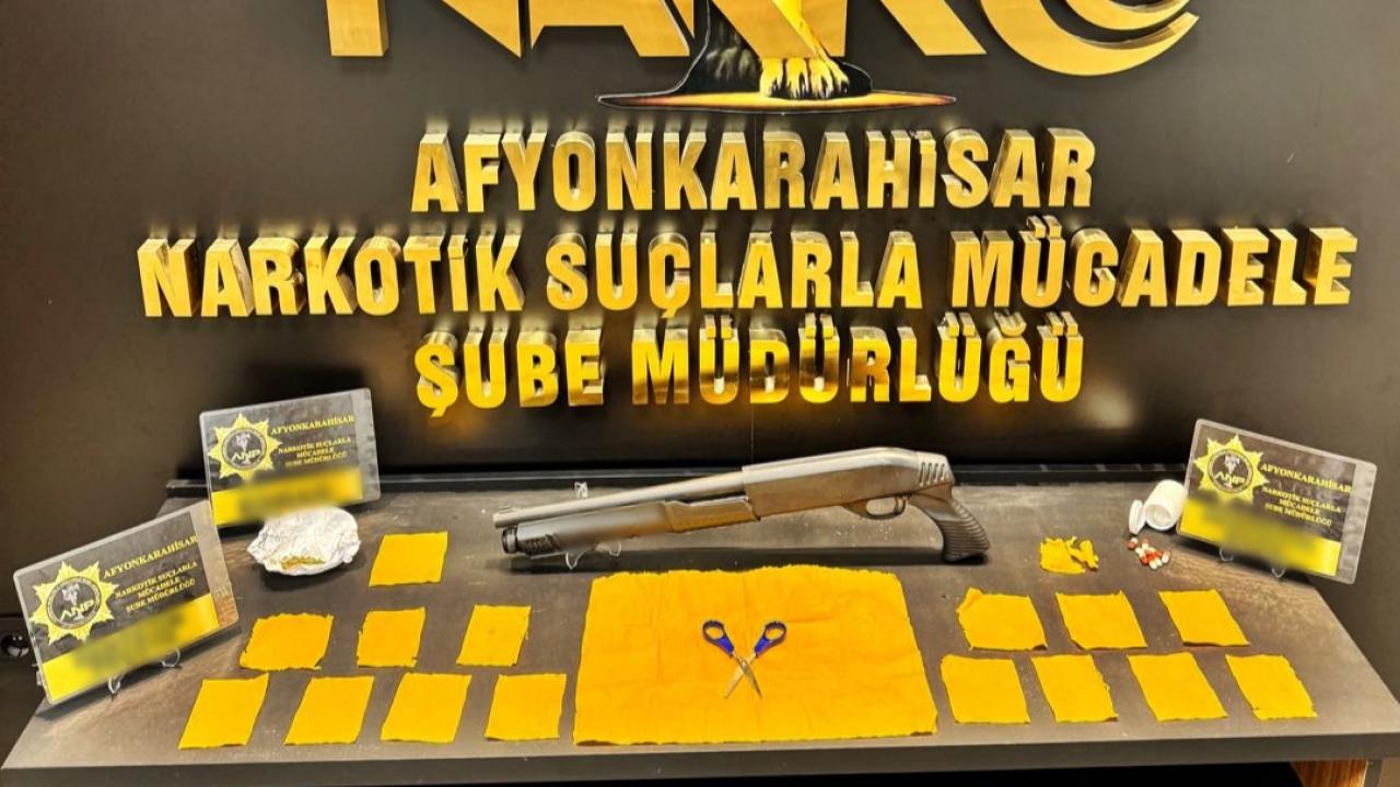 Afyonkarahisar'da Sokak Satıcılarına Operasyon: 2 Şüpheli Tutuklandı