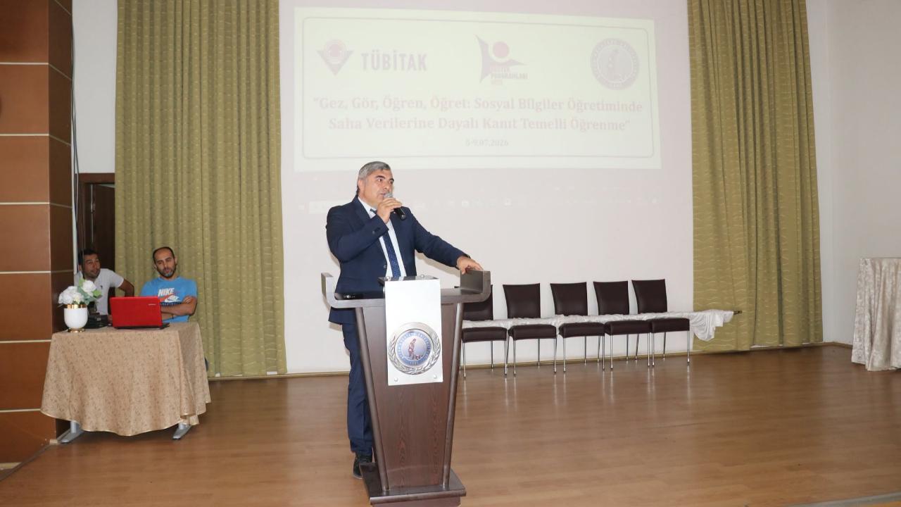 Afyonkarahisar'da TÜBİTAK Destekli Eğitim Programı Düzenlendi: Müdür Sünnetci'den Bilimsel Eğitime Vurgu