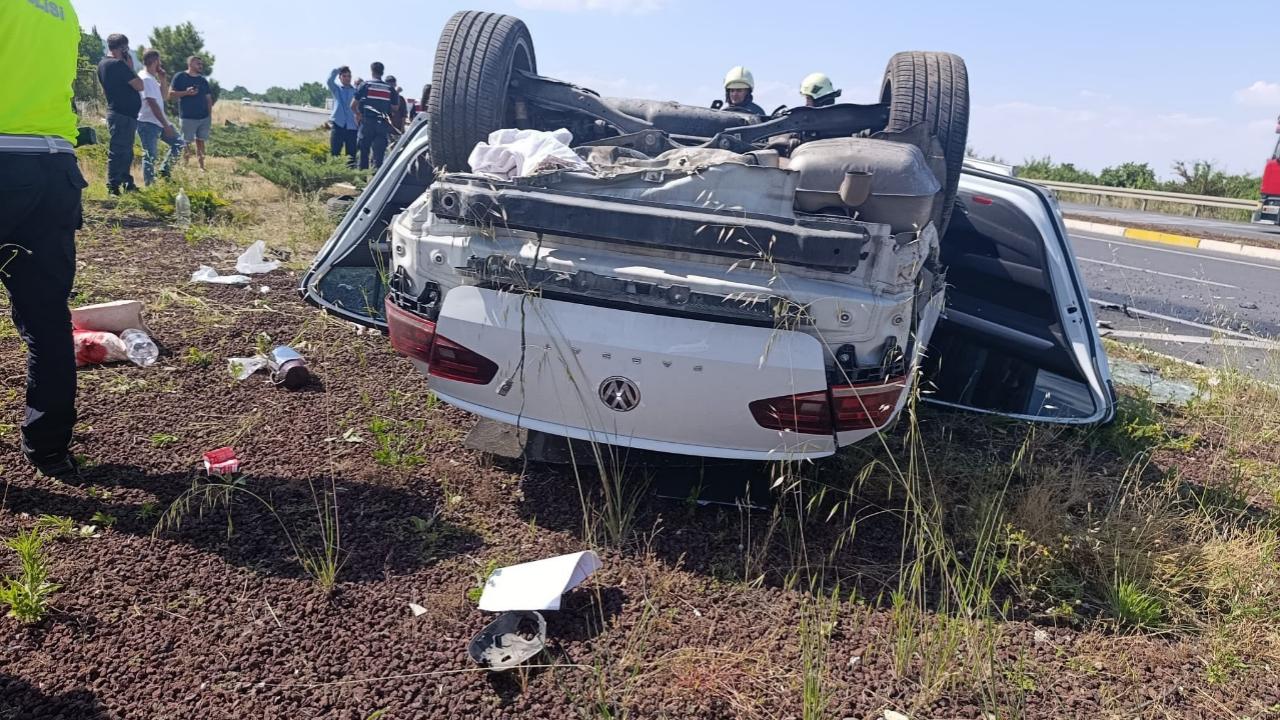 Afyonkarahisar’dan Yola Çıkan Aile Kaza Yaptı: Otomobil Hurdaya Döndü