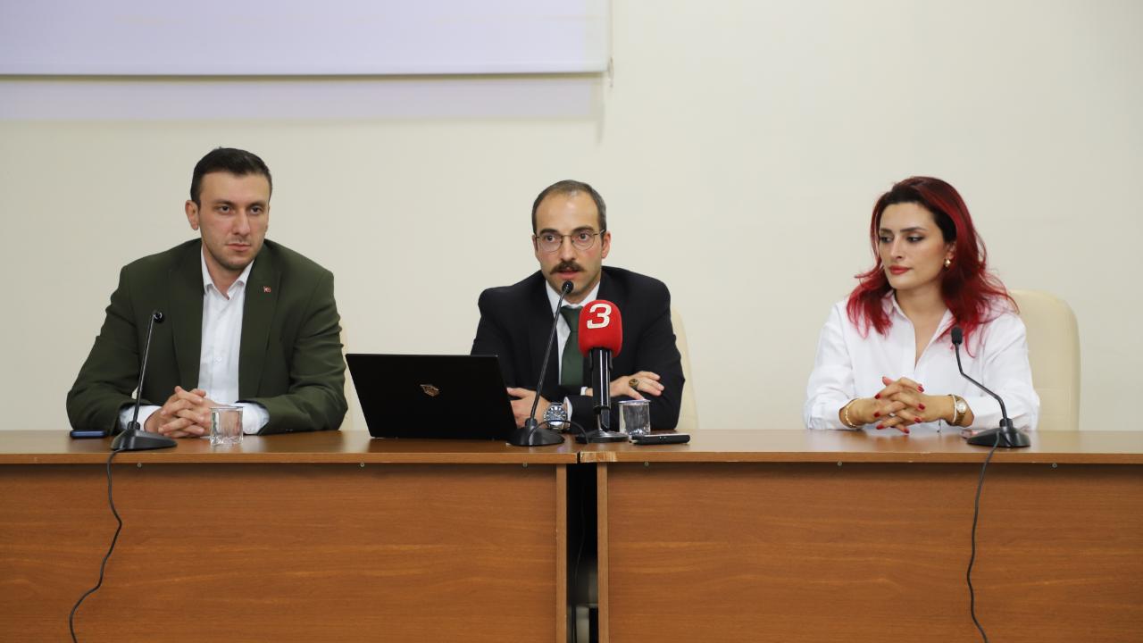Akü’de “Geleceğin Hukuk Meslekleri” Söyleşisi: Yapay Zekâ Hukukçuların Yerini Alacak Mı?