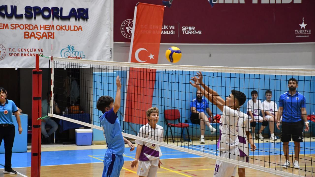 Anadolu Yıldızlar Ligi Voleybol 1. Etap 2. Grup Müsabakaları Afyonkarahisar’da Başladı