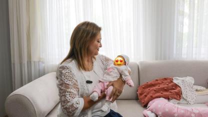 Başkan Burcu Köksal'dan Minik Ezgi'ye Anlamlı Ziyaret