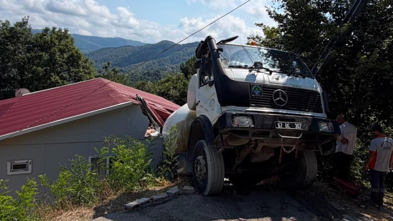 Beton Mikseri Evin Çatısına Düştü