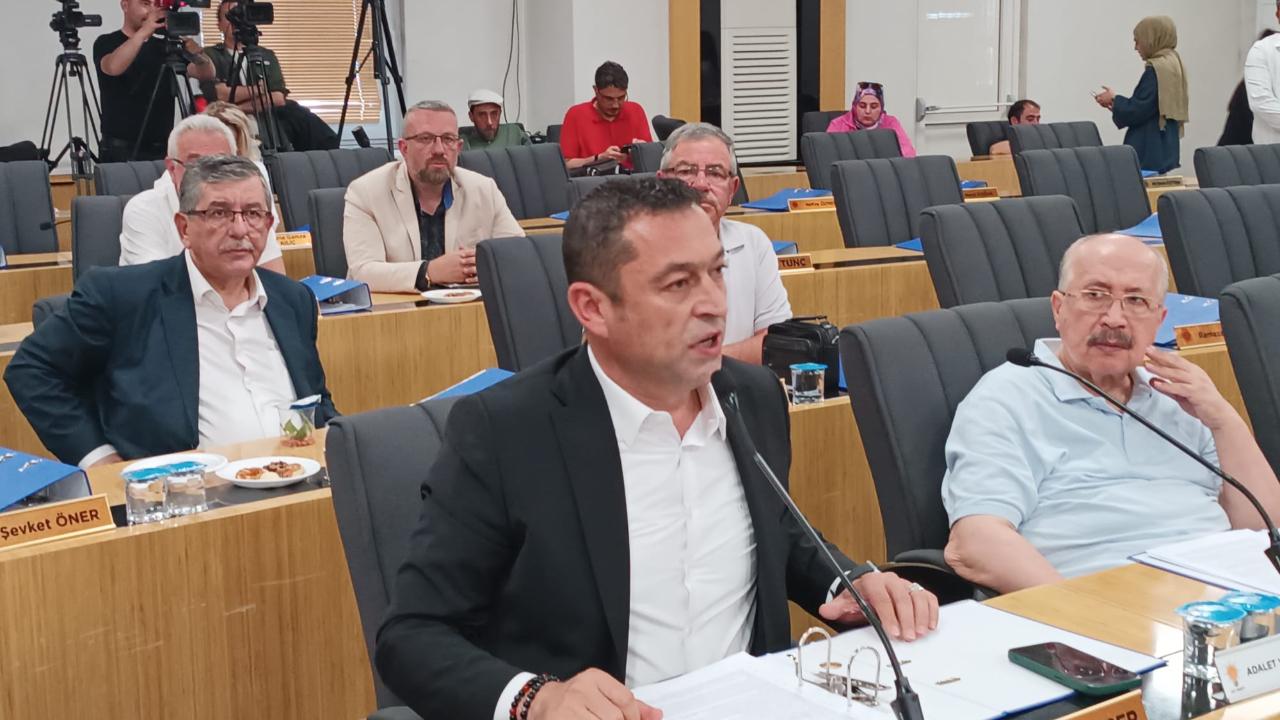 Bülent Eser: "Protesto Halka Hizmeti Engelliyor”