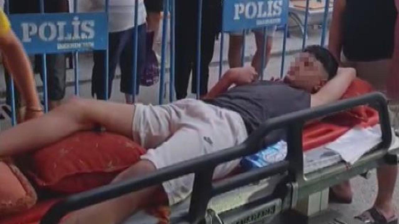 Demir Korkuluklara Saplanan Çocuk İçin Zamanla Yarış!