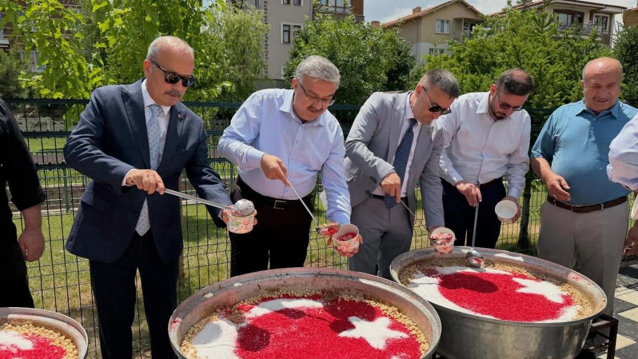 Esentepe'de Birlik ve Beraberlik Buluşması! Milletvekilleri Aşure Programında Vatandaşlarla Bir Araya Geldi