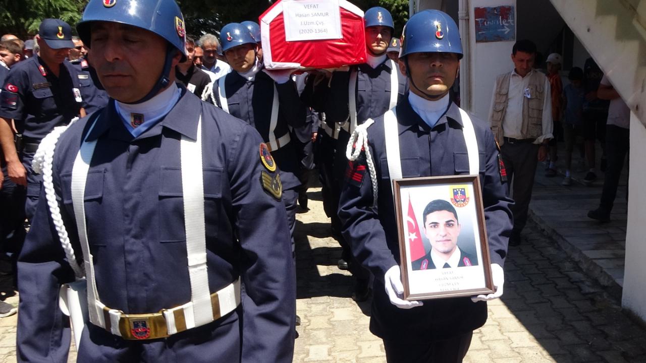 Eşi Ve 8 Aylık Bebeğiyle Hayatını Kaybeden Uzman Çavuş Gözyaşlarıyla Uğurlandı